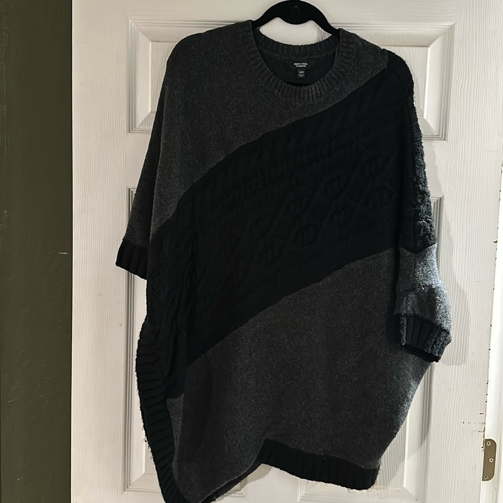 Simply Vera Sweater. Size S/M. EUC